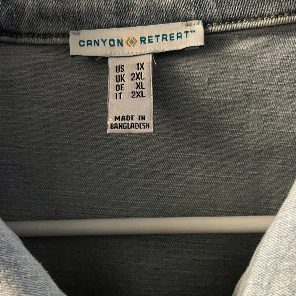Women's Light Wash Jean Jacket with Frayed Hem - Picture 3 of 7